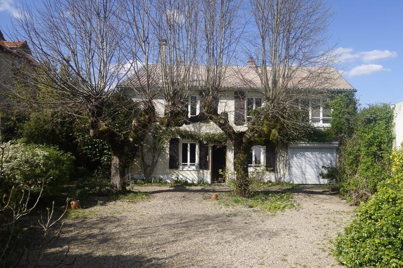 Maison - 220 m² - 5 pièces