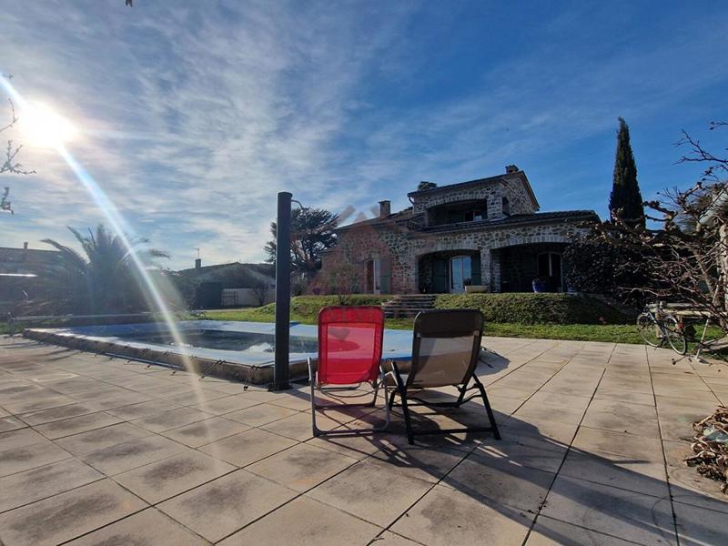 Maison traditionnelle - 190 m² - 9 pièces