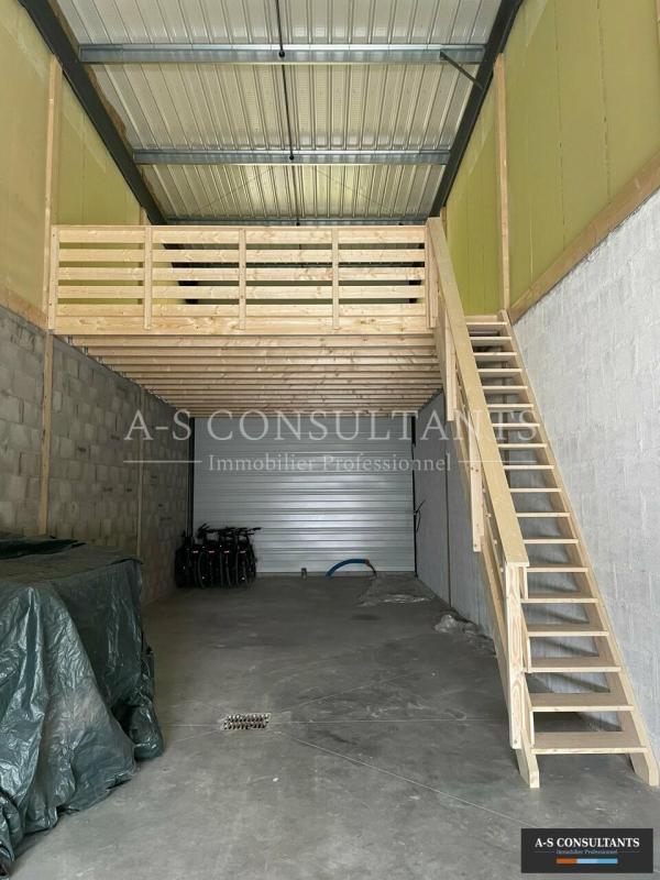Entrepôt - 147 m²