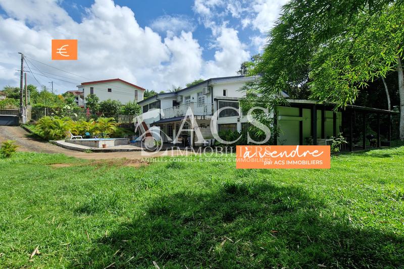 Maison - 285 m² - 11 pièces