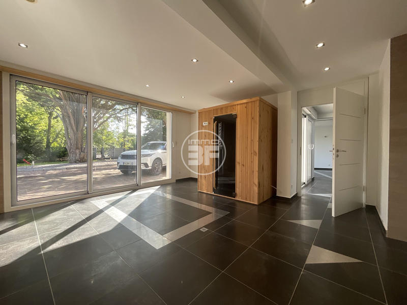 Villa - 486 m² - 11 pièces