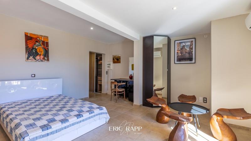 Villa - 247 m² - 6 pièces