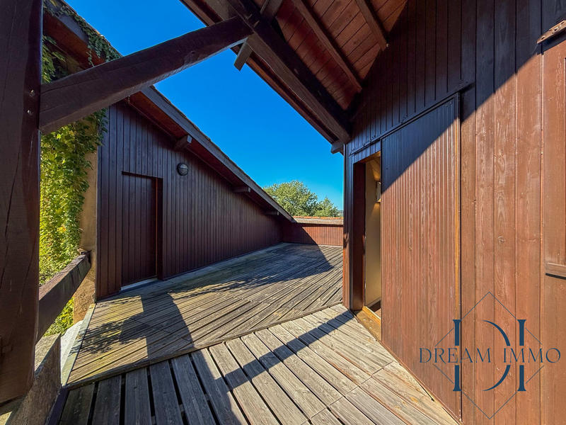 Maison - 210 m² - 8 pièces