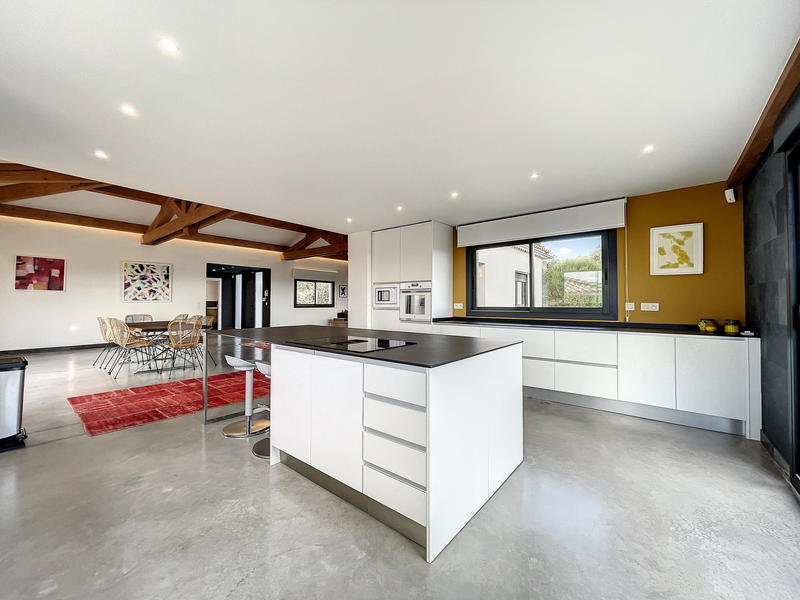 Villa - 300 m² - 6 pièces