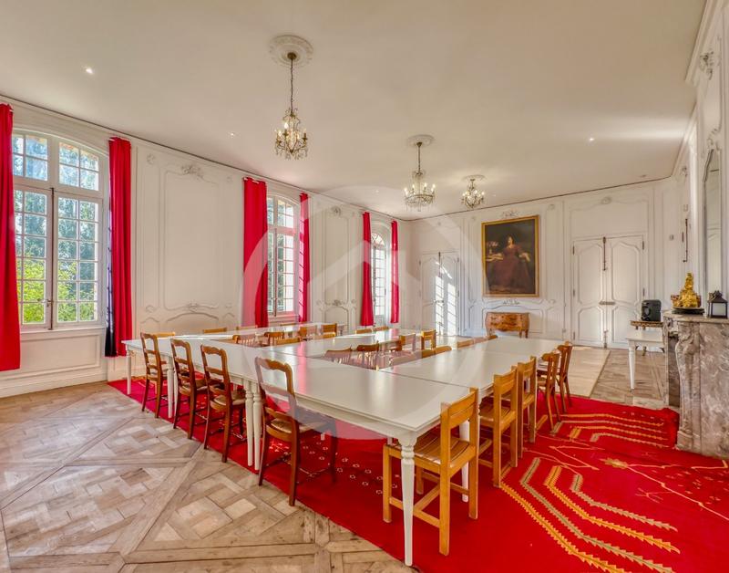 Château - 806 m² - 20 pièces