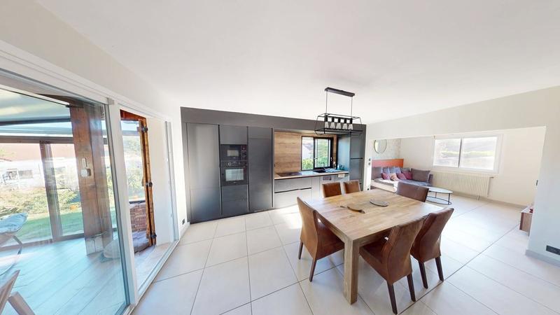 Maison - 202 m² - 8 pièces