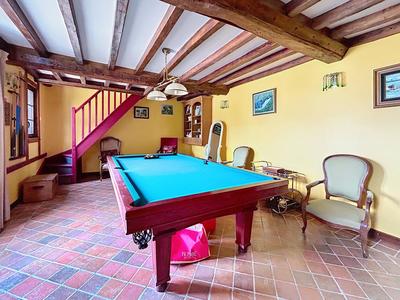 Maison - 220 m² - 8 pièces