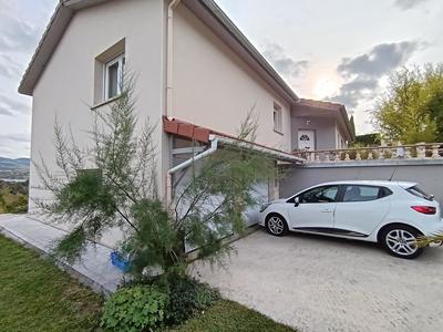 Maison - 104 m² - 4 pièces