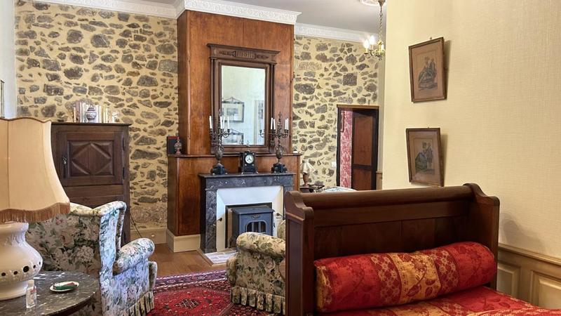 Maison - 553 m² - 8 pièces