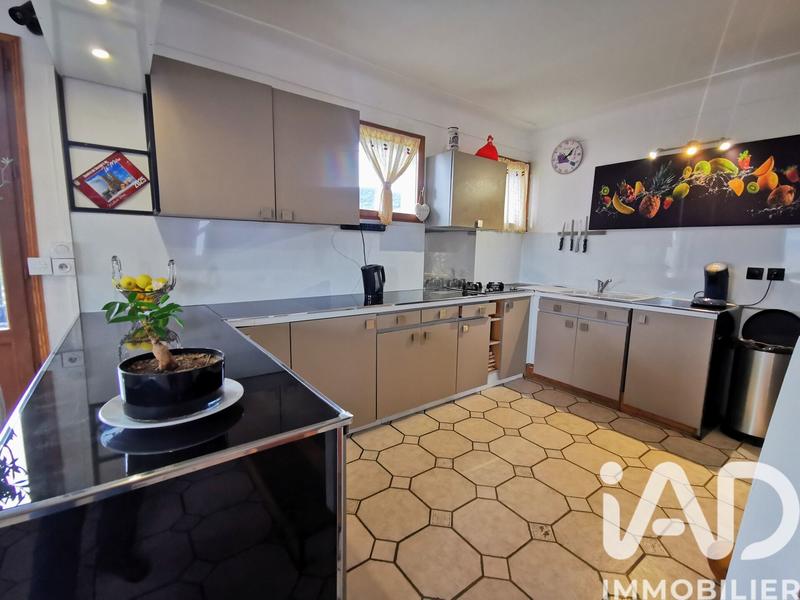 Maison - 222 m² - 10 pièces