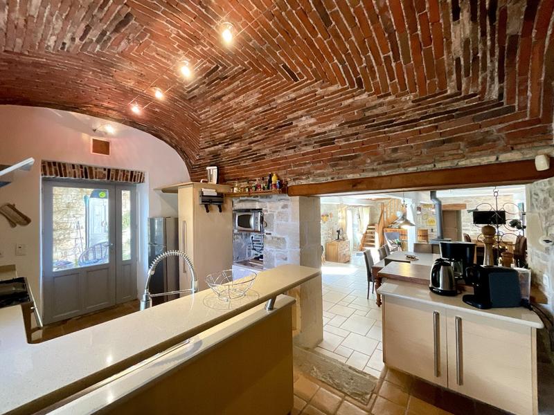 Maison - 230 m² - 9 pièces