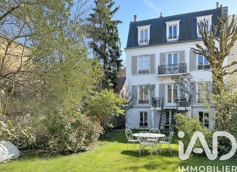 Maison - 360 m² - 10 pièces