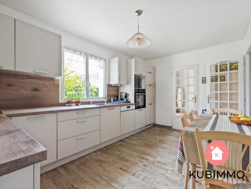 Maison traditionnelle - 121 m² - 6 pièces