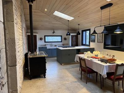 Corps de ferme - 180 m² - 6 pièces