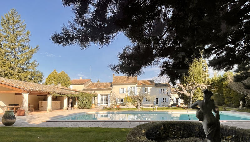 Propriété - 600 m² - 15 pièces