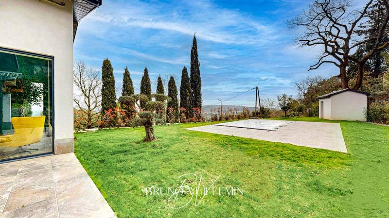 Villa - 198 m² - 8 pièces