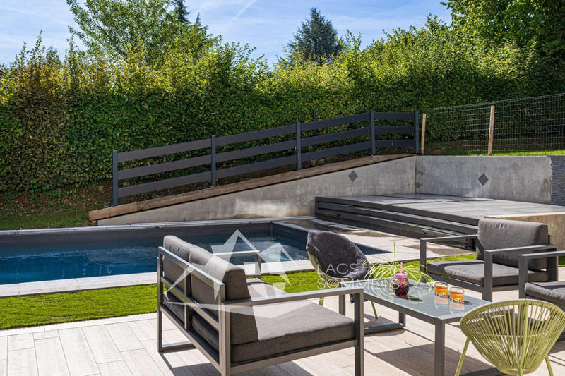 Villa - 243 m² - 9 pièces