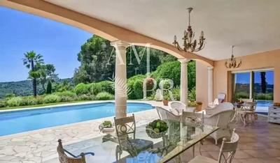 Villa - 251 m² - 7 pièces