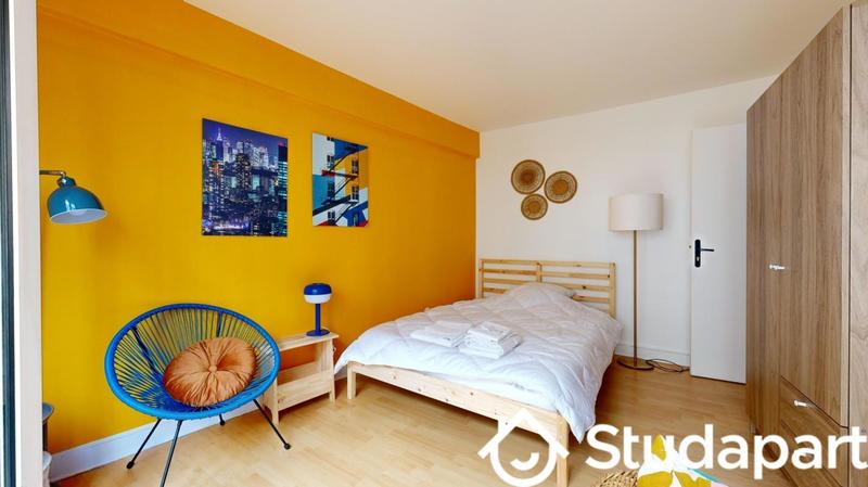 Chambre - 11 m² - 1 pièce