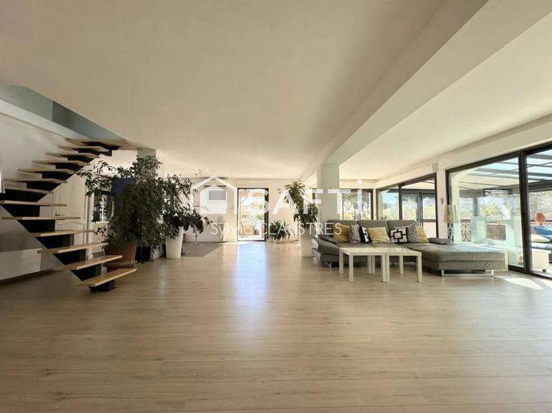 Maison - 308 m² - 7 pièces