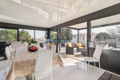 Maison - 260 m² - 10 pièces