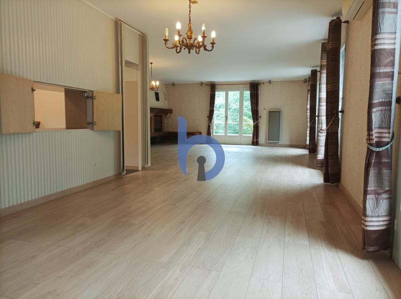 Maison - 264 m² - 9 pièces