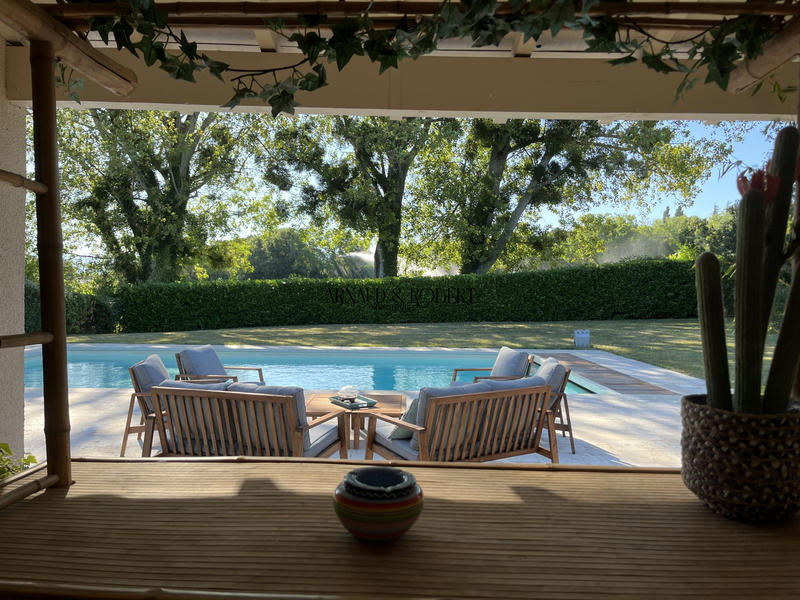 Mas - 519 m² - 12 pièces