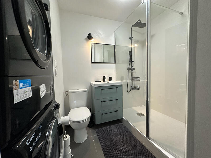 Chambre - 100 m² - 7 pièces