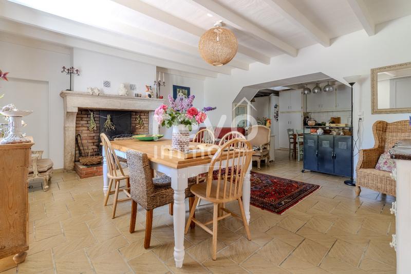 Maison - 204 m² - 6 pièces