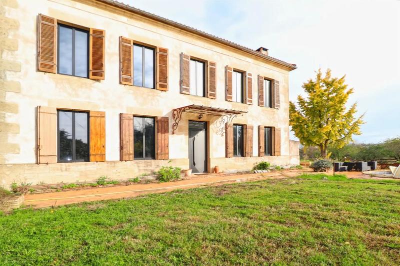 Maison en pierre - 287 m² - 9 pièces