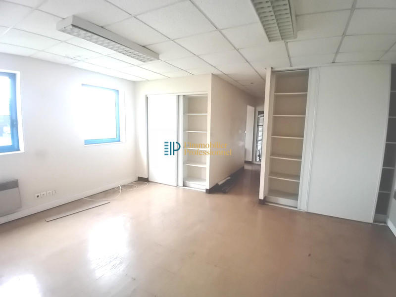 Local d'activités - 940 m²