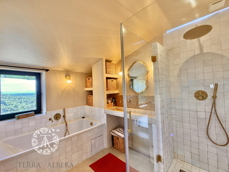 Mas - 200 m² - 7 pièces