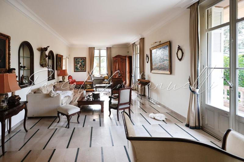 Maison - 247 m² - 5 pièces