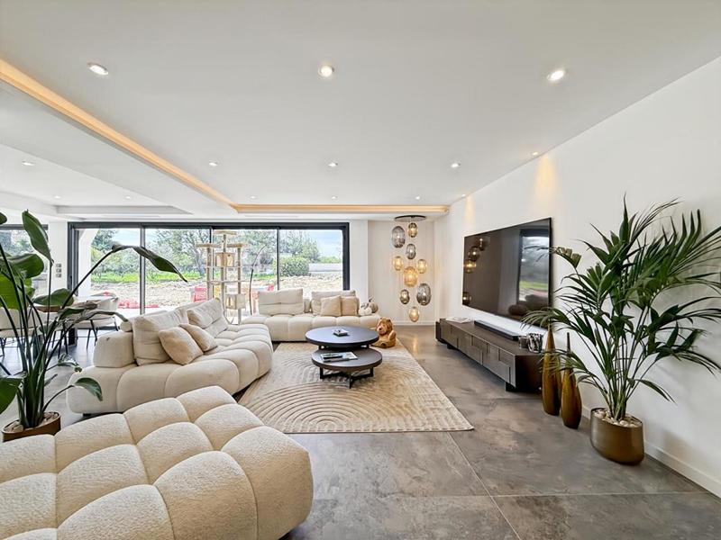 Maison - 215 m² - 5 pièces