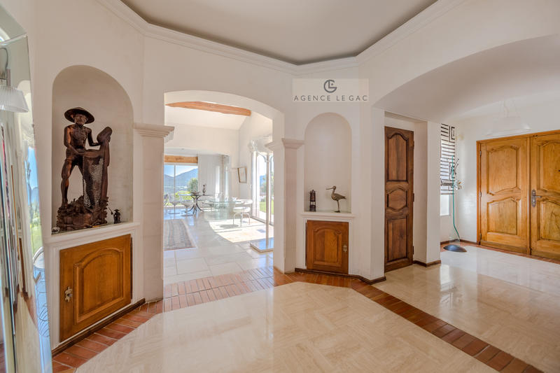 Propriété - 750 m² - 12 pièces