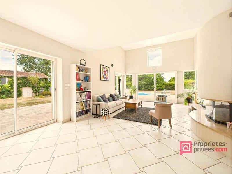 Propriété - 300 m² - 7 pièces