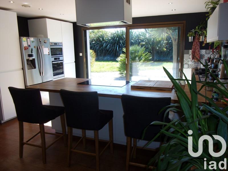 Maison - 221 m² - 9 pièces