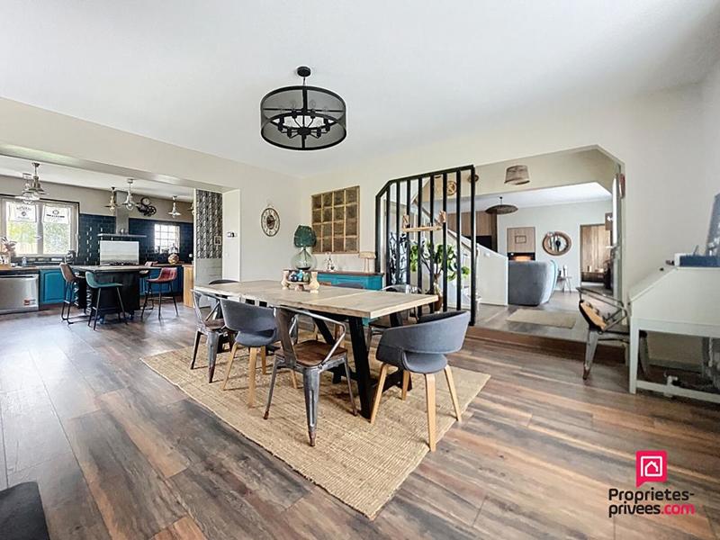 Maison - 343 m² - 11 pièces