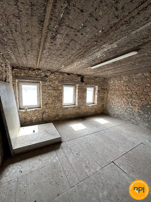 Maison - 210 m² - 7 pièces