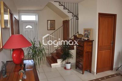 Maison - 230 m² - 6 pièces