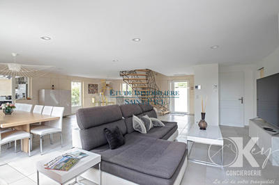 Maison contemporaine - 230 m² - 9 pièces