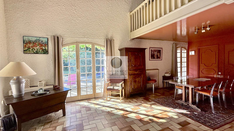 Maison - 240 m² - 7 pièces