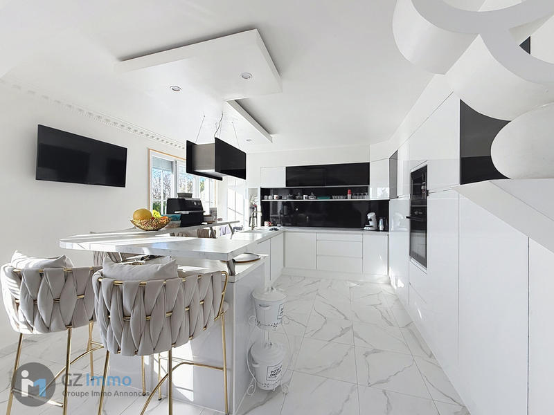 Maison - 246 m² - 6 pièces