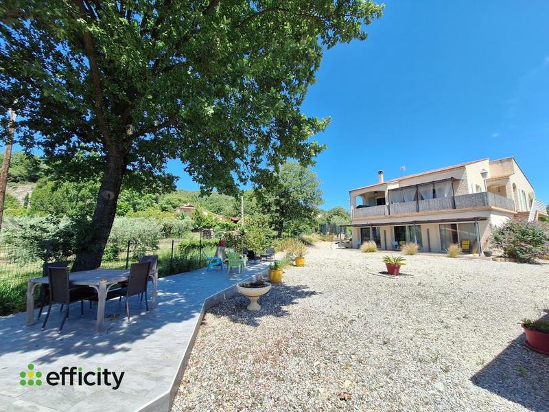 Villa - 225 m² - 9 pièces