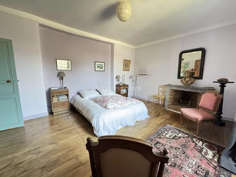 Maison - 250 m² - 8 pièces