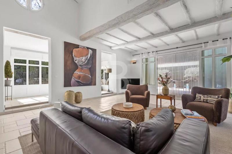 Demeure - 451 m² - 15 pièces