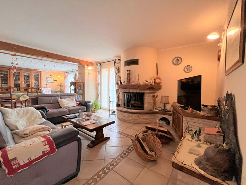 Maison - 235 m² - 7 pièces