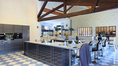 Maison - 700 m² - 9 pièces