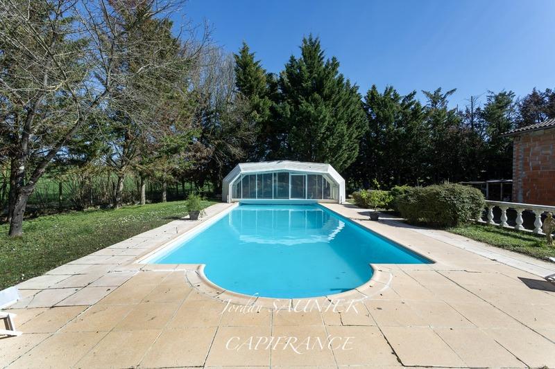 Corps de ferme - 375 m² - 22 pièces