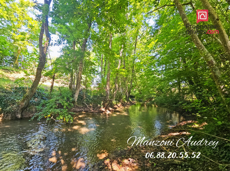 Demeure - 1 456 m² - 12 pièces